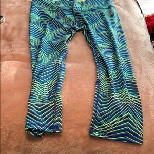 EUC RBX crop workout leggings size l